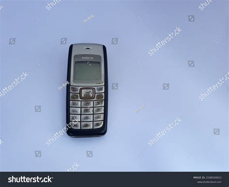 Phone. Old 的图像结果