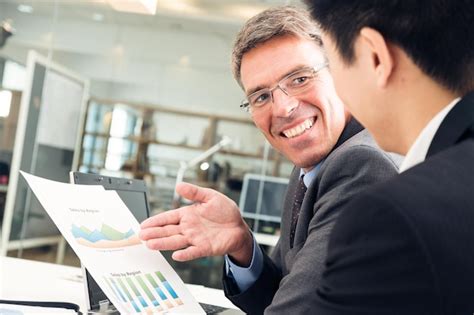 Happy Business People 的图像结果