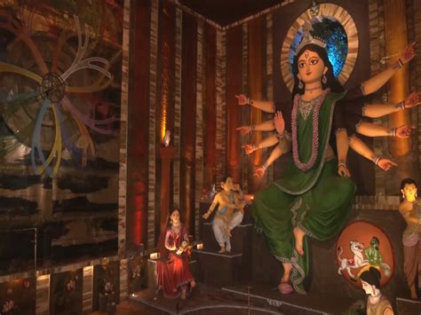 Hazra Park Durgotsab unveils Kolkata's tallest 30-ft Durga idol with ...