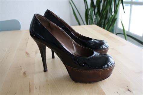 gucci down to the socks : holly willoughby legs