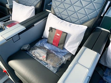 Delta Premium Select Review on the Brand-New A330-900neo - The Points Guy