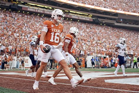 Vince Young Reacts to Arch Manning's Dominant Performance - Athlon Sports