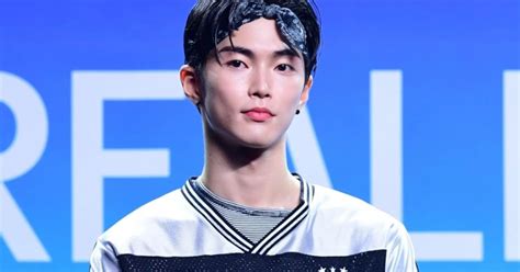 RIIZE member Seunghan shares hand-written apology letter.