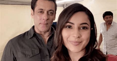 Shehnaaz Gill shares selfie with Salman Khan, leaves netizens worried ...
