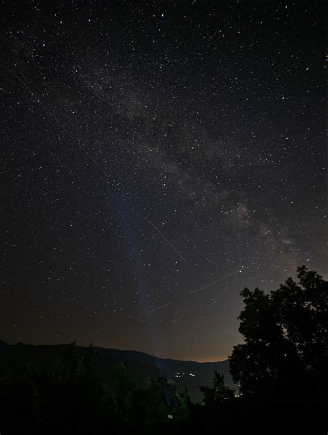 Download Starry Dark Sky Ios 16 Wallpaper | Wallpapers.com