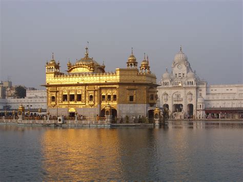 Harmandir Sahib: HD Wallpaper of Amritsar's Golden Temple