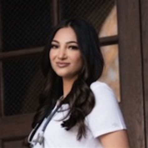 Olivia - Biology teacher - ₹4174/h