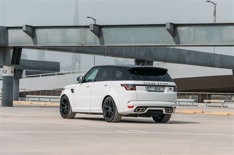 Mieten Sie ein Range Rover Sport SVR (Weiß), 2023 ID-05201 in Abu Dhabi - Renty.ae