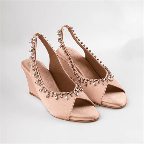 Vogue Studded Wedges- Pink – RIVR