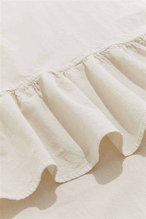Frill-trimmed table runner - Light beige - Home All | H&M IN