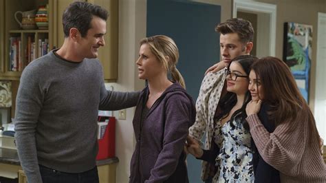 Watch Modern Family Season 9, Episode 20: Mother! | Peacock