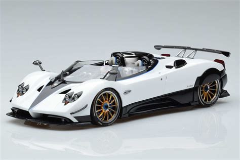 Pagani Zonda HP Barchetta 1/18 LCD Modell - Weißes Carbonfaser