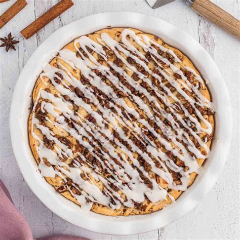 Cinnamon Roll Pie Recipe - Desserts on a Dime