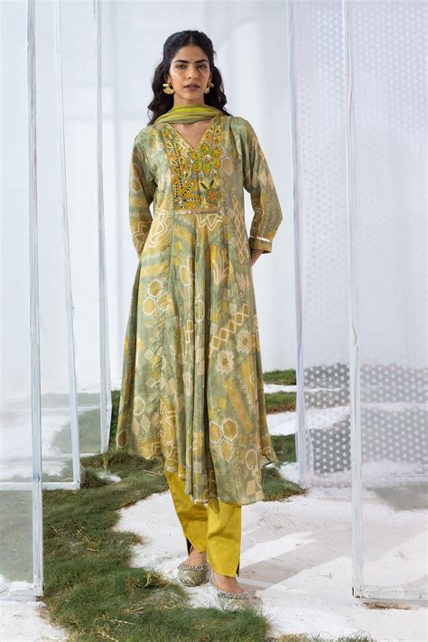 Green Embellished Flared Kurta Set – SABHYATA CLOTHING