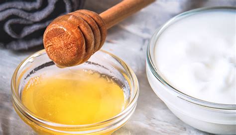 6 DIY Ways To Control Dandruff During Winters - lifeberrys.com