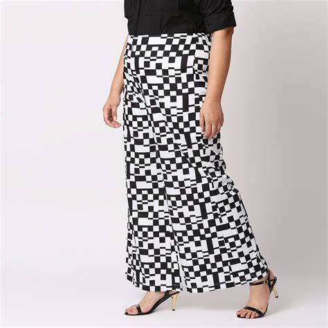 Buy Twenty Dresses by Nykaa Fashion Curve Black And White Geometric ...