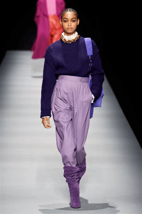 紫色衣服美女高清图片下载-找素材