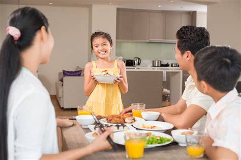 Learn the Benefits of Eating Family Meals Together | Sipipa Blog