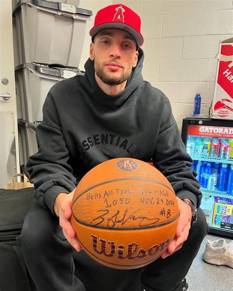 Zach LaVine Biography: Wife, Age, Net Worth, Siblings, Parents, Height ...