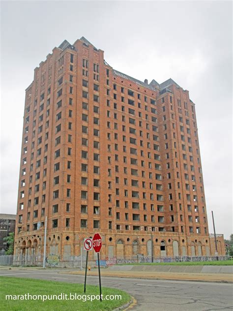 Marathon Pundit: Abandoned Detroit high rise: Lee Plaza