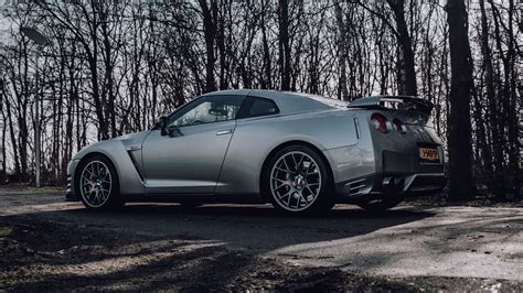 Download wallpaper 3840x2160 nissan gt-r, nissan, car, gray, trees ...