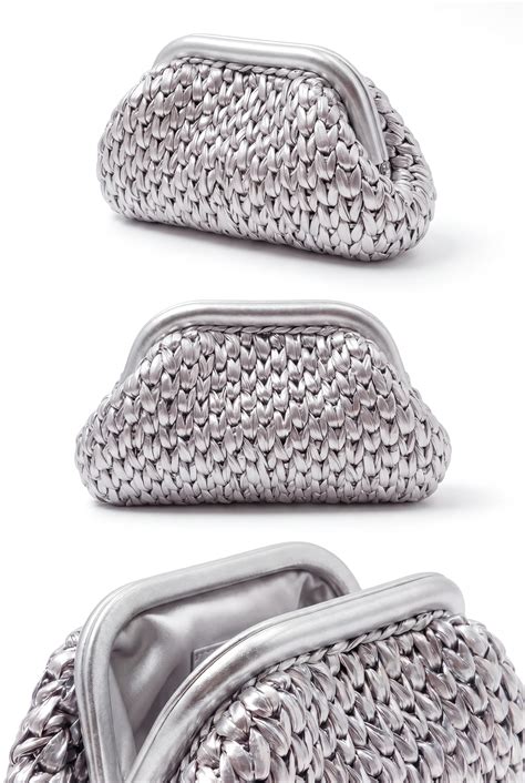 Silver Metallic Clutch – Dyuende