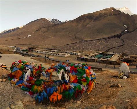 RONGBUK MONASTERY GUESTHOUSE (Tingri County, Tibet) - Guesthouse ...