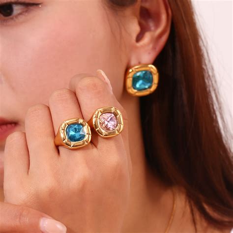 Pink Floral Zirconia Ring – Vintage 18K Gold-Plated Square Design – STUD