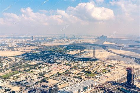 World-Class Building Top View 的图像结果