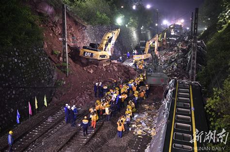 滚动丨T179次列车脱轨 铁路部门正组织1000余人紧急抢修 - 大事件 - 新湖南
