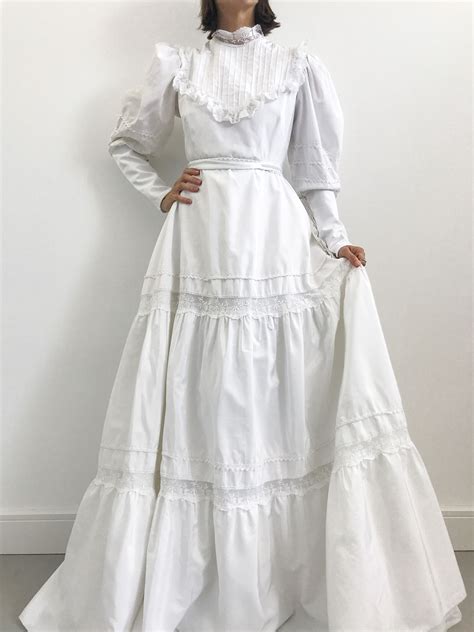 1970s Boho Romantic Wedding Dresses | Vintage dresses, Bridal gowns vintage, Dress