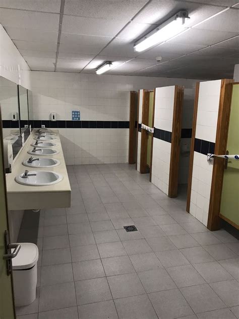 Restrooms 的图像结果