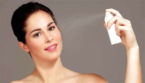 5 Ways To Use Rose Water for Face - lifeberrys.com