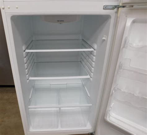 10 CU. FT. VISSANI TOP FREEZER REFRIGERATOR A-596 - Appliance Recycler