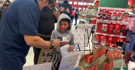 Elementary students get surprise during APD's Amigos en Azul event ...