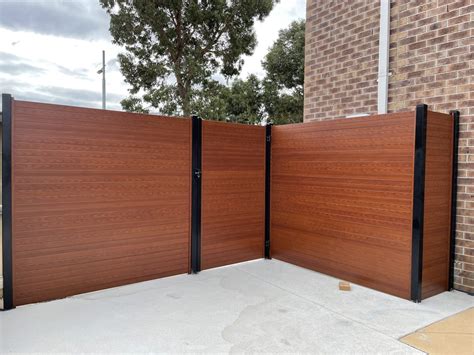 How Much Does Timber Fencing Cost in 2025 - Pentagon