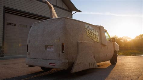 ‘Dumb & Dumber’ Dog Van for Sale Is a Replica But It’d Still Be a Fun Daily