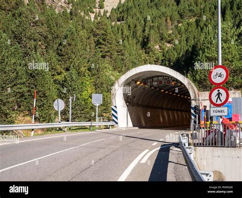 Border between france and spain hi-res stock photography and images - Alamy