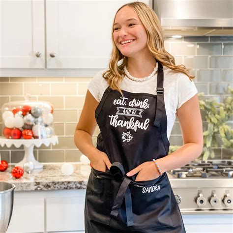 Personalized Aprons for Women - Elevate Your Style – Ruvanti