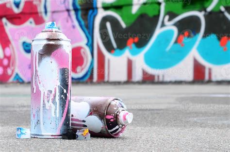 Graffiti Drawings Of Spray Cans