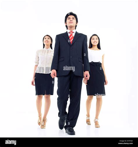 People Walking in Suits 的图像结果