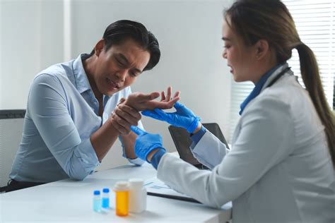 What Tests Do Hand Specialists Perform for Carpal Tunnel Syndrome?