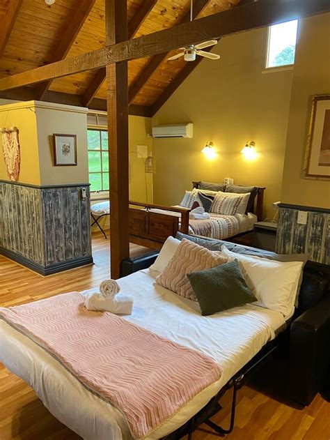 TRAWOOL SHED CAFE ANDS COTTAGES - Cottage Reviews, Photos, Rate ...