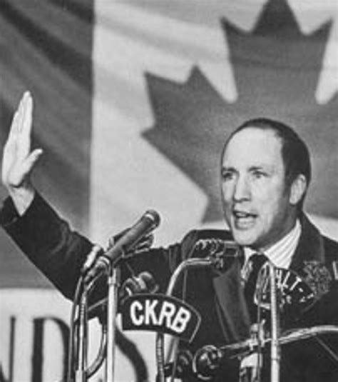 Il y a 50 ans: Le premier ministre canadien Pierre Trudeau invoquait la ...