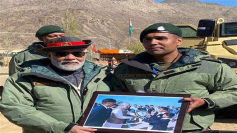 जब पीएम मोदी ने 21 साल बाद की सेना के एक अधिकारी से मुलाकात, भावुक कर ...