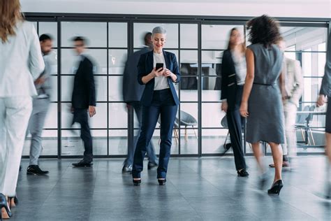 People Standing in Office 的图像结果