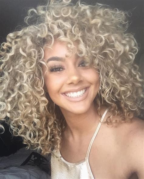 #repost Sweet smile & blonde curly hair! @?@goldennn_xo #curlyhair ...