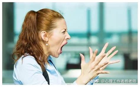 头疼烦躁暴躁的职场女性高清图片下载-正版图片500835959-摄图网