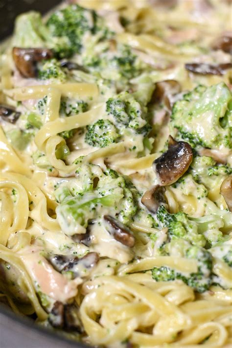 Fettuccine Alfredo with Broccoli, Chicken, and Mushrooms | Recipe ...