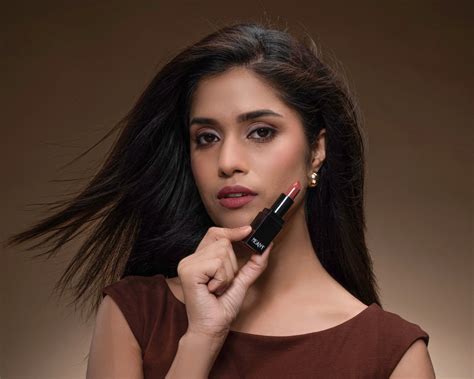 Open media 3 in modal